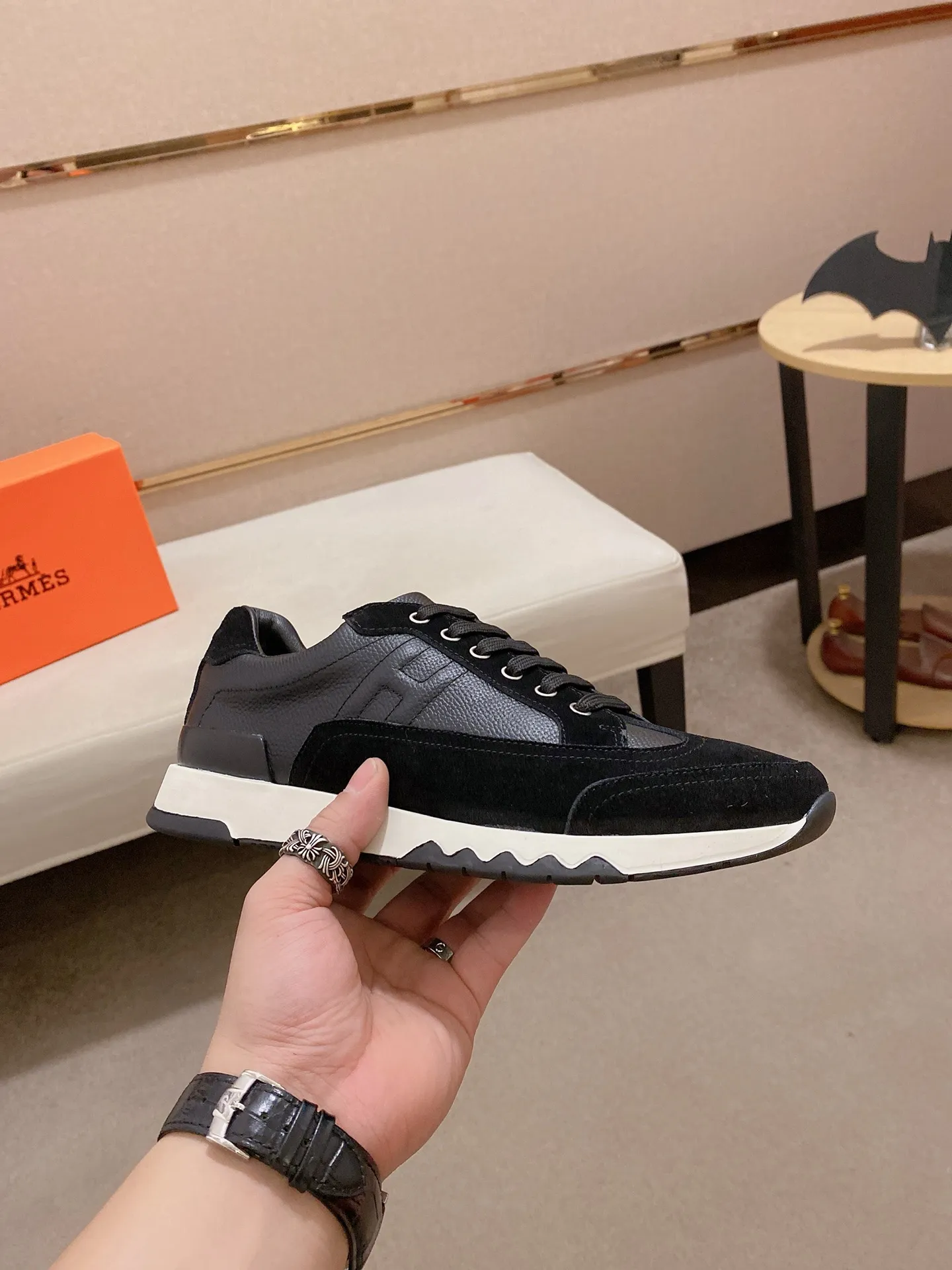 Ex-factory price: 500💰《HERMES》【Classic original single version】Hermès; top 🔝purchasing agent🔍🔍men's latest 🇺🇸sold simultaneously, original imported from Italy ▲▲first-layer cowhide ▲▲ (high-end, nobility and class) ) Exquisite workmanship (Italian 🇮🇹 imported water-dyed 🐂 cowhide lining) sole: original sole provided by the original factory, ⚠️exclusive double-layer activity·TPR·rubber·combined molded outsole; super comfortable·wear-resistant·non-slip·environmental protection The real thing is more beautiful when photographed in kind (high quality, following orders), you can come in and out at will * Number of yards: 38·39·40·41·42·43·44# (can be customized 45.)